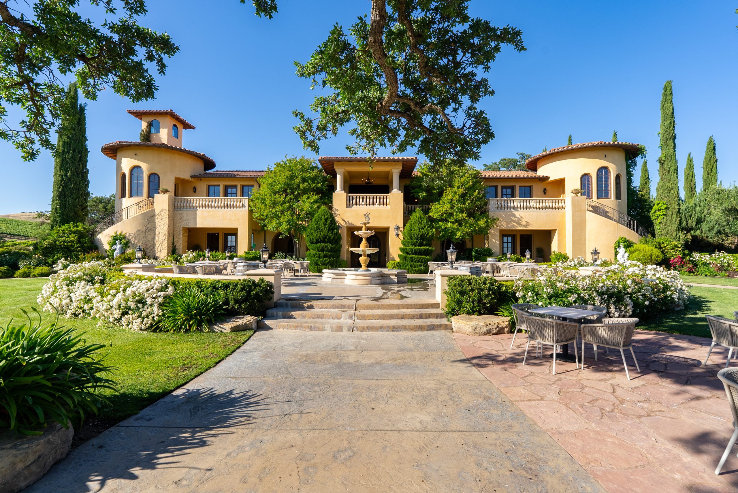 Front patio at Villa San-Juliette in daylight