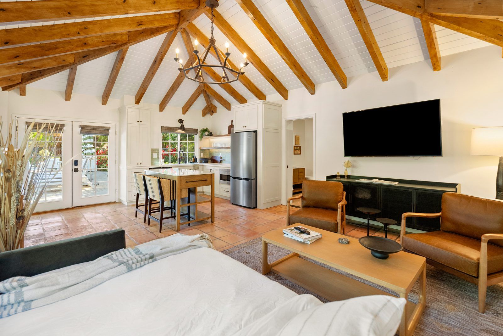 Poolhouse lounge at Villa San-Juliette