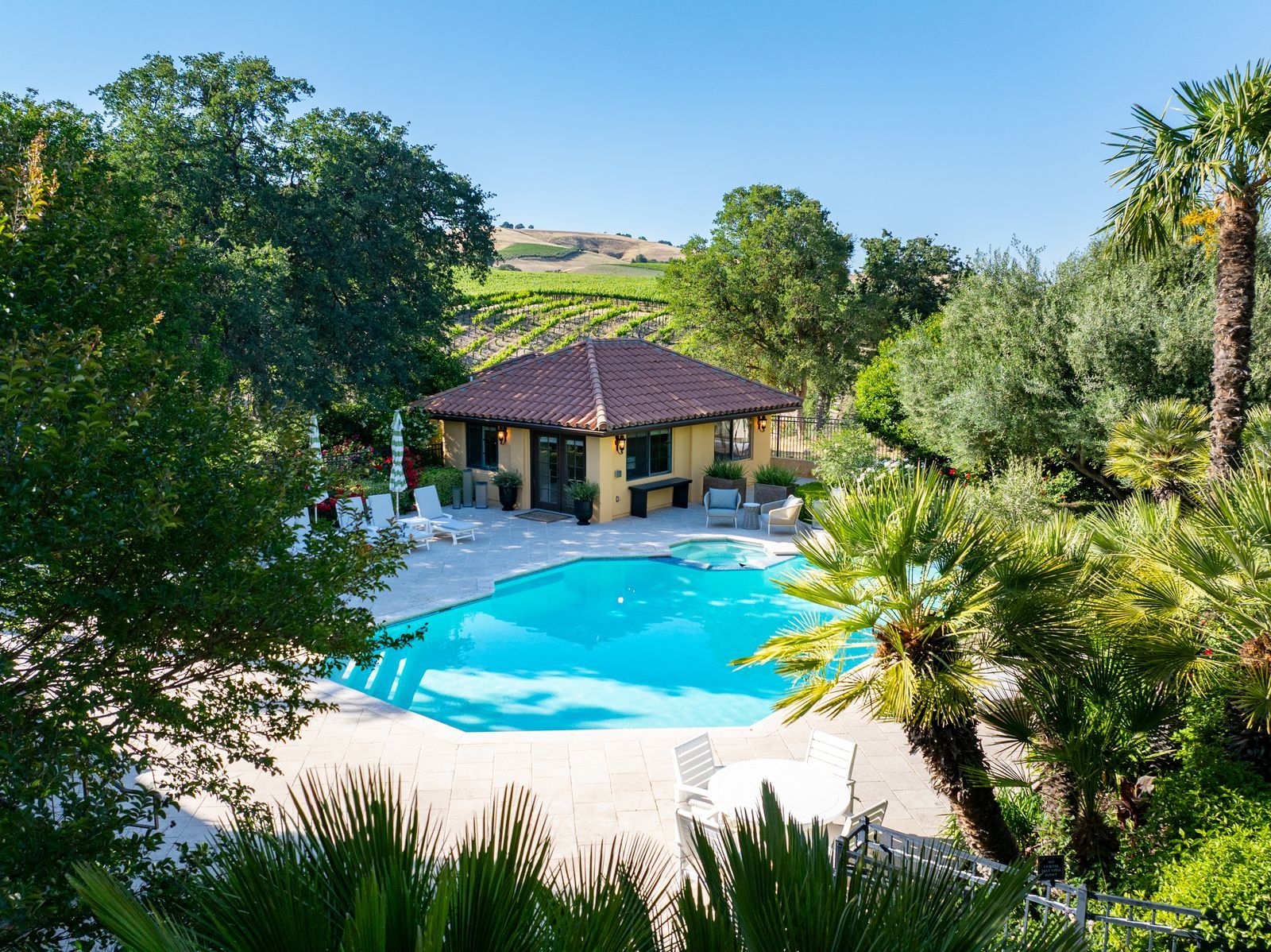 Villa San-Juliette pool and landscaped poolhouse grounds
